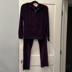 Purple velvet warm up suit. Women’s size small. Excellent condition!